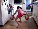 八岁女孩运球秒杀高手迅雷下载